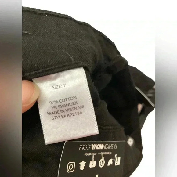 Fashion Nova NWT Tied to let‎ you know ripped jeans size 7 - Picture 5 of 9